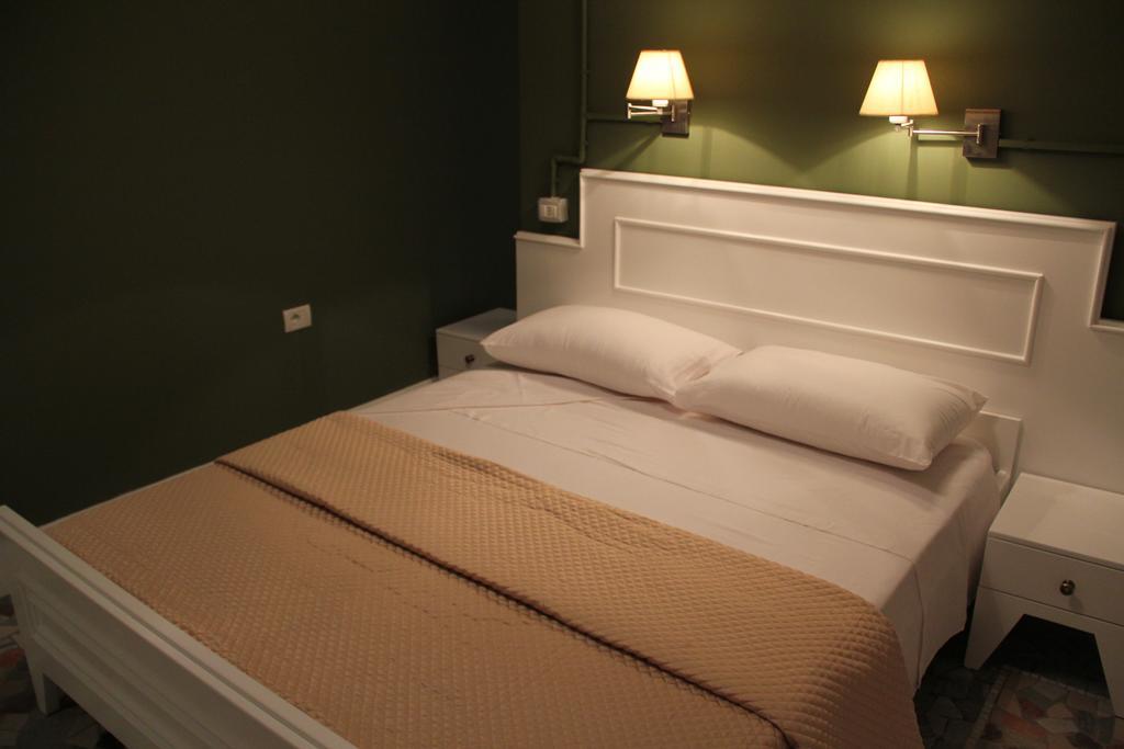 Hotel Artistic Tirana Blloku Habitación foto