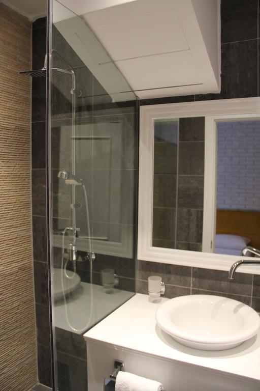 Hotel Artistic Tirana Blloku Habitación foto