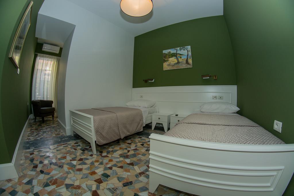 Hotel Artistic Tirana Blloku Habitación foto