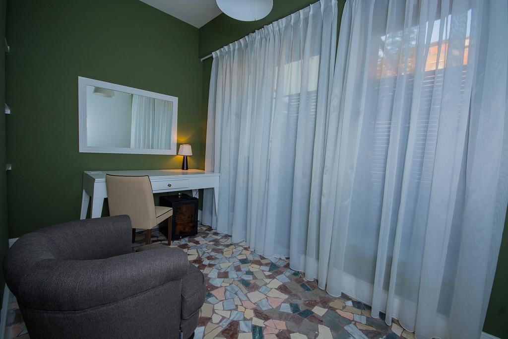 Hotel Artistic Tirana Blloku Habitación foto