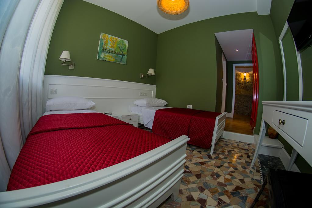 Hotel Artistic Tirana Blloku Habitación foto