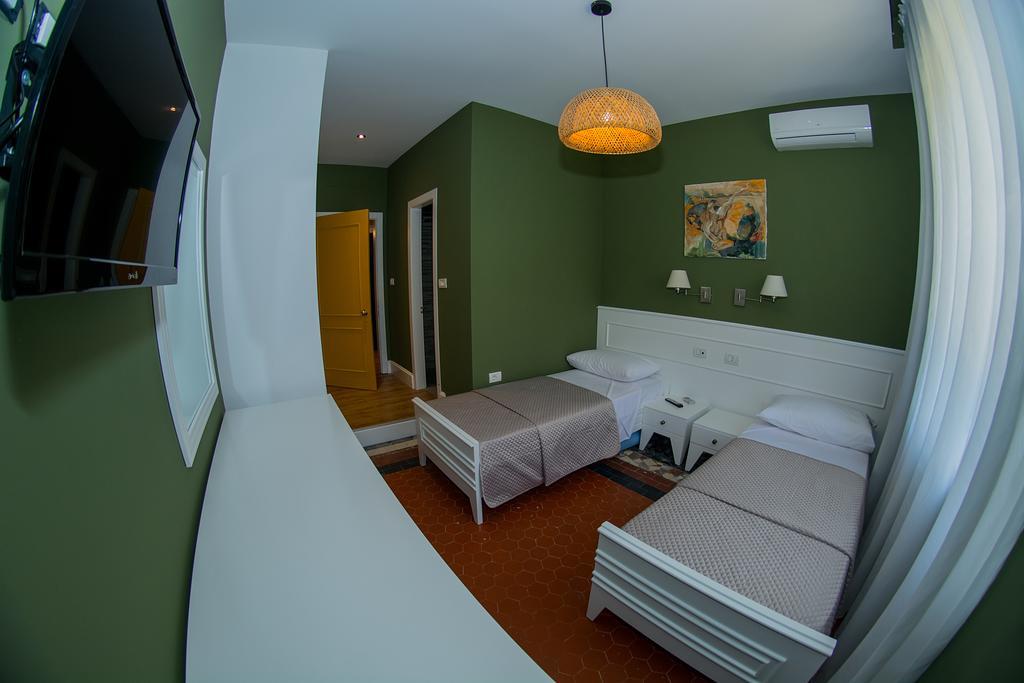 Hotel Artistic Tirana Blloku Habitación foto