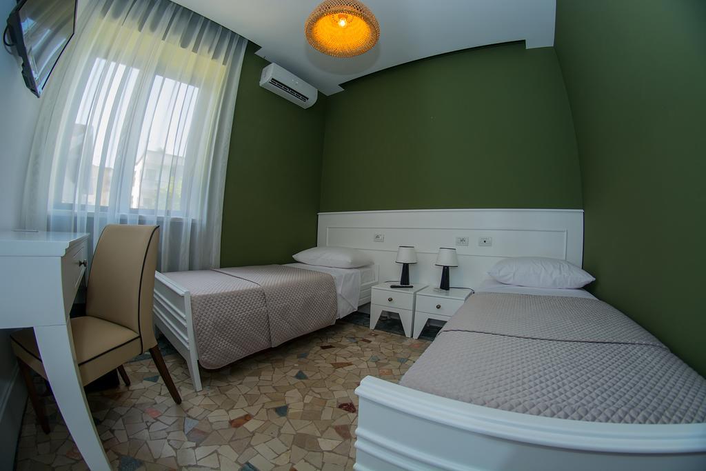 Hotel Artistic Tirana Blloku Habitación foto